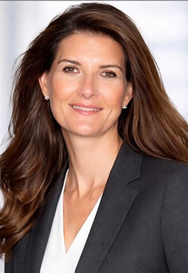 Portrait de Stéphanie AUGER, vice-présidente au Conseil départemental 27 en charge de l’emploi - Directrice de Cabinet et de la Communication de la CCI Normandie et marraine de la Fédération Krav Maga France et Disciplines Associées.
